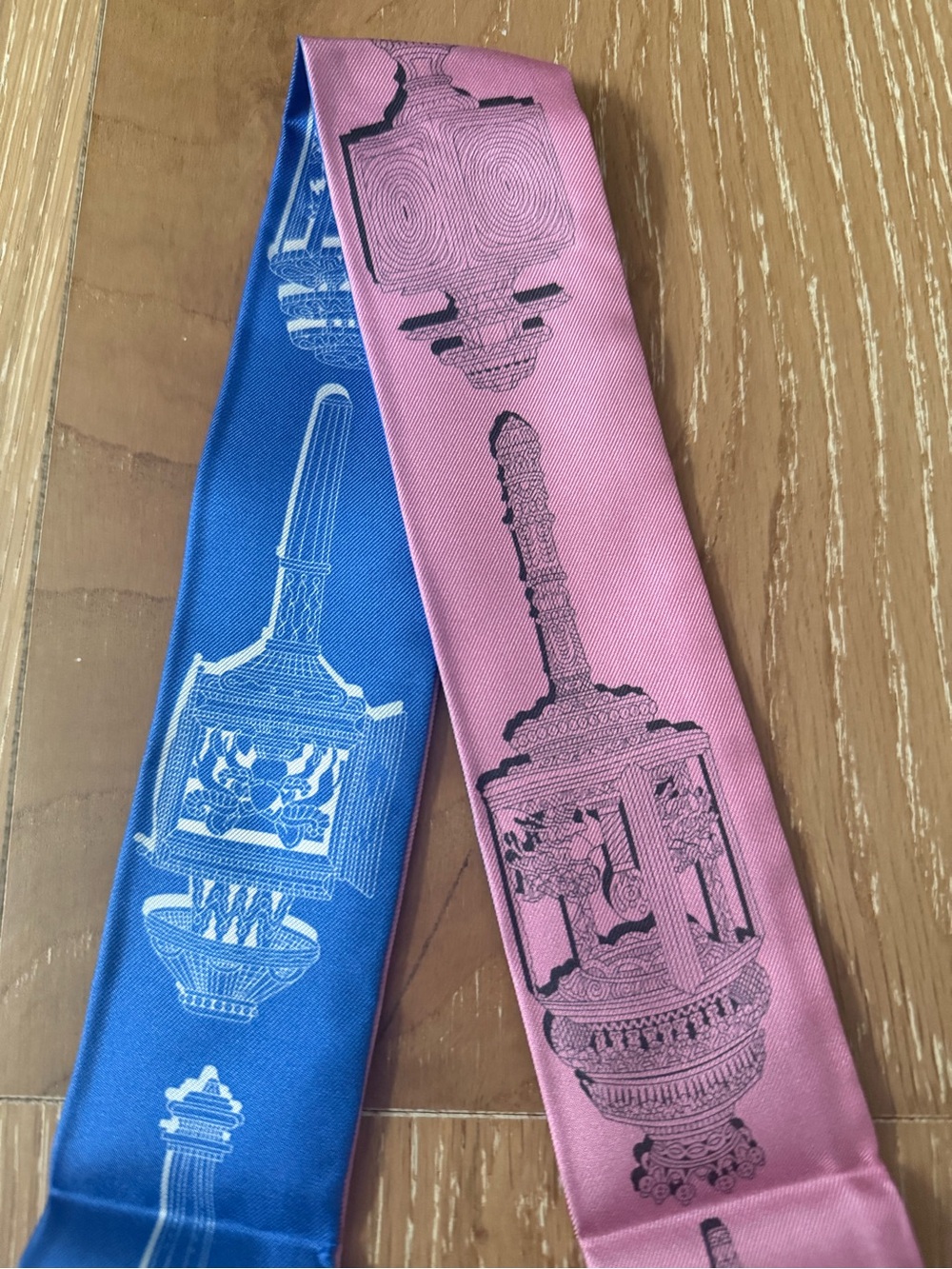 NWOT Hermès "Merveilleuses Lantern" Rose Bon Bon, Indigo Multi Silk Twilly SCARF - Picture 2 of 5